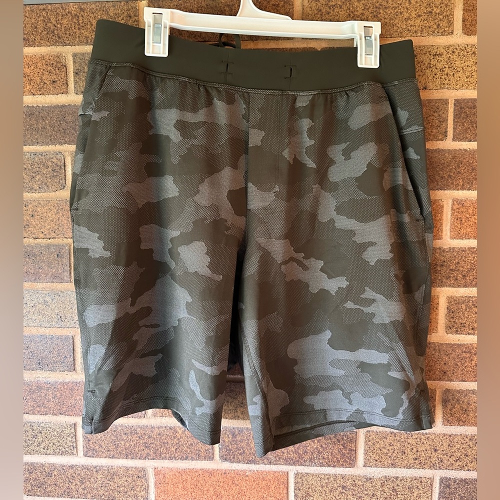 Lulu lemon Green Camo 9”  Shorts - Great Condition!